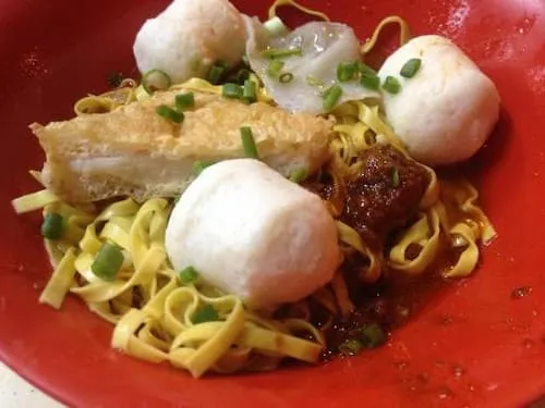 Song Kee Fish Ball Noodles - Lau Pa Sat Food (Credit: Trip Advisor)