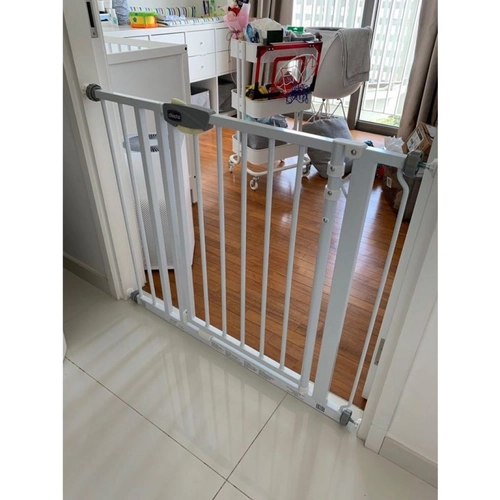 Chicco Nightlight Door gate - Baby Gate Singapore (Credit: Chicco)