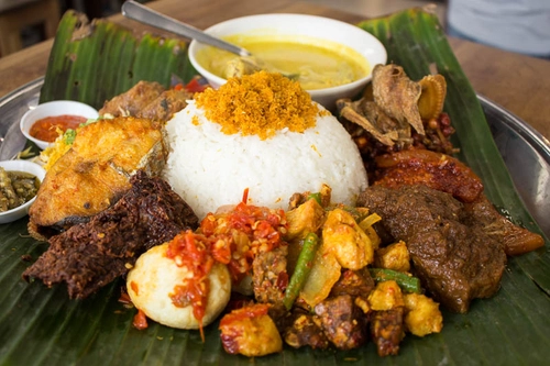 Coba Coba - Nasi Ambeng Singapore (Credit: Coba Coba)